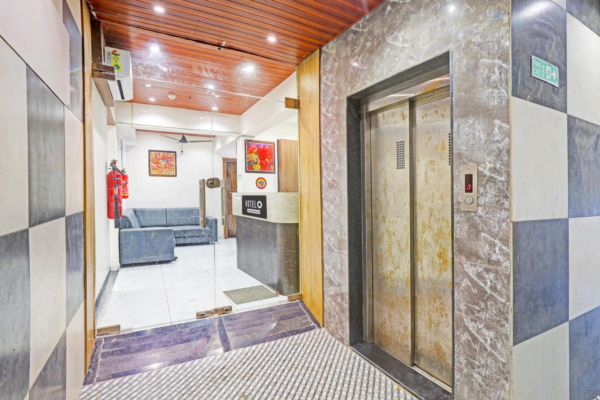 Super Hotel O Althan Formerly Hotel Niraant Surat Zewnętrze zdjęcie